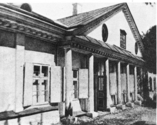 One of the first photos of the house. Late 19th century